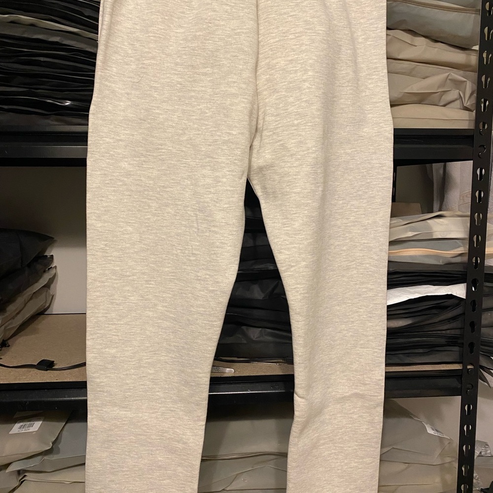 Essentials Fear Of God sweatpants light oatmeal ss22 - Picture 2 of 4